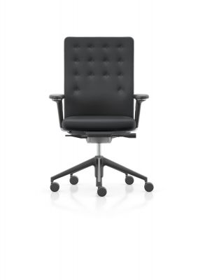 Schwarzer ID Chair Bürodrehstuhl von Vitra mit hoher Rückenlehne und Armlehnen, ergonomischer Bürostuhl für das Büro.